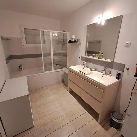 Quarto em Acomodações Particulares Au Calme A 10 Mns D'uzes *
